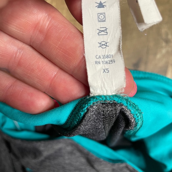 Lululemon Capri Leggings Grey and turquoise run - Picture 10 of 11